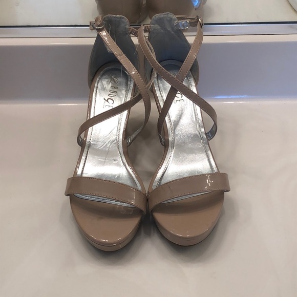 Heels (Rouge) - Picture 6 of 6